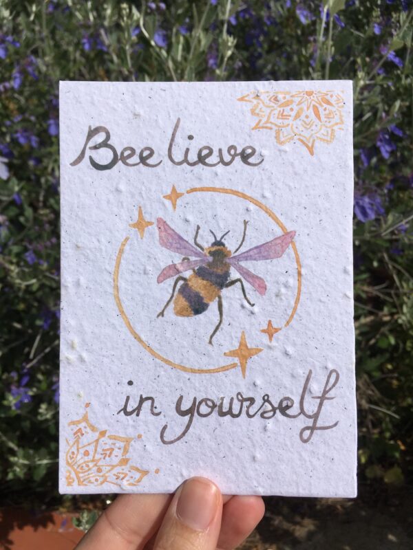 carte à planter bee lieve in yourself vue main