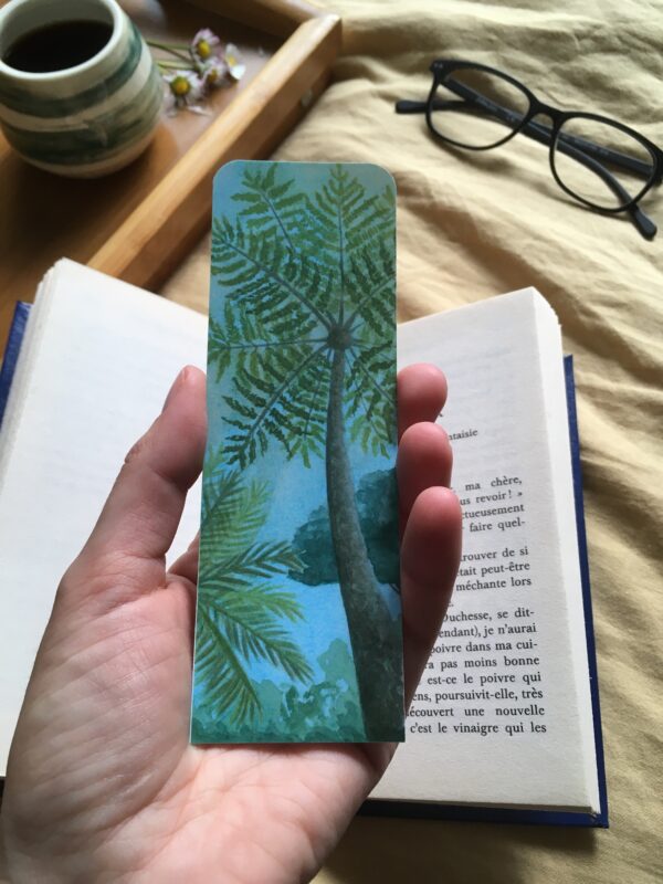 marque page fougère arborescente livre tenu en main recto