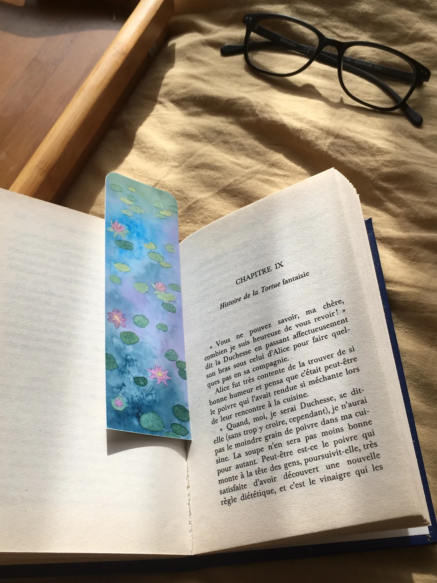 marque page nymphéas livre ouvert
